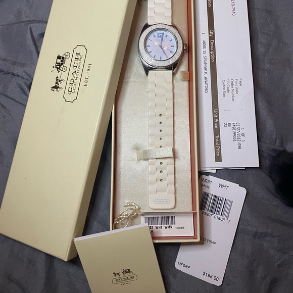 ✨ COACH Silicon Watch- White *IN BOX - Picture 4 of 8